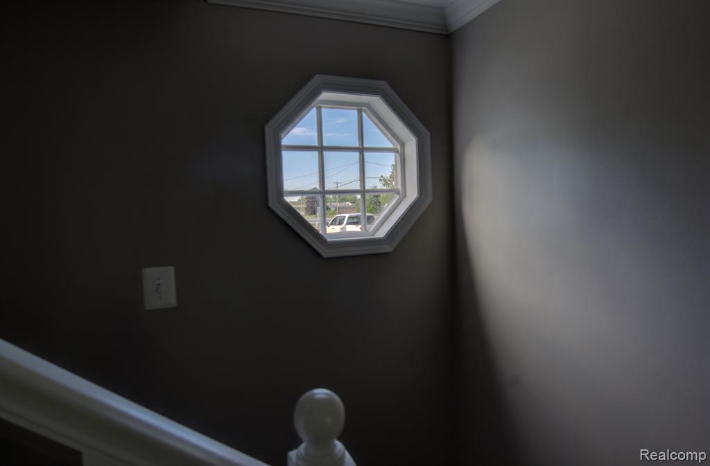 212 South Elms Road Flushing, MI 48433 - Photo 8 of 41