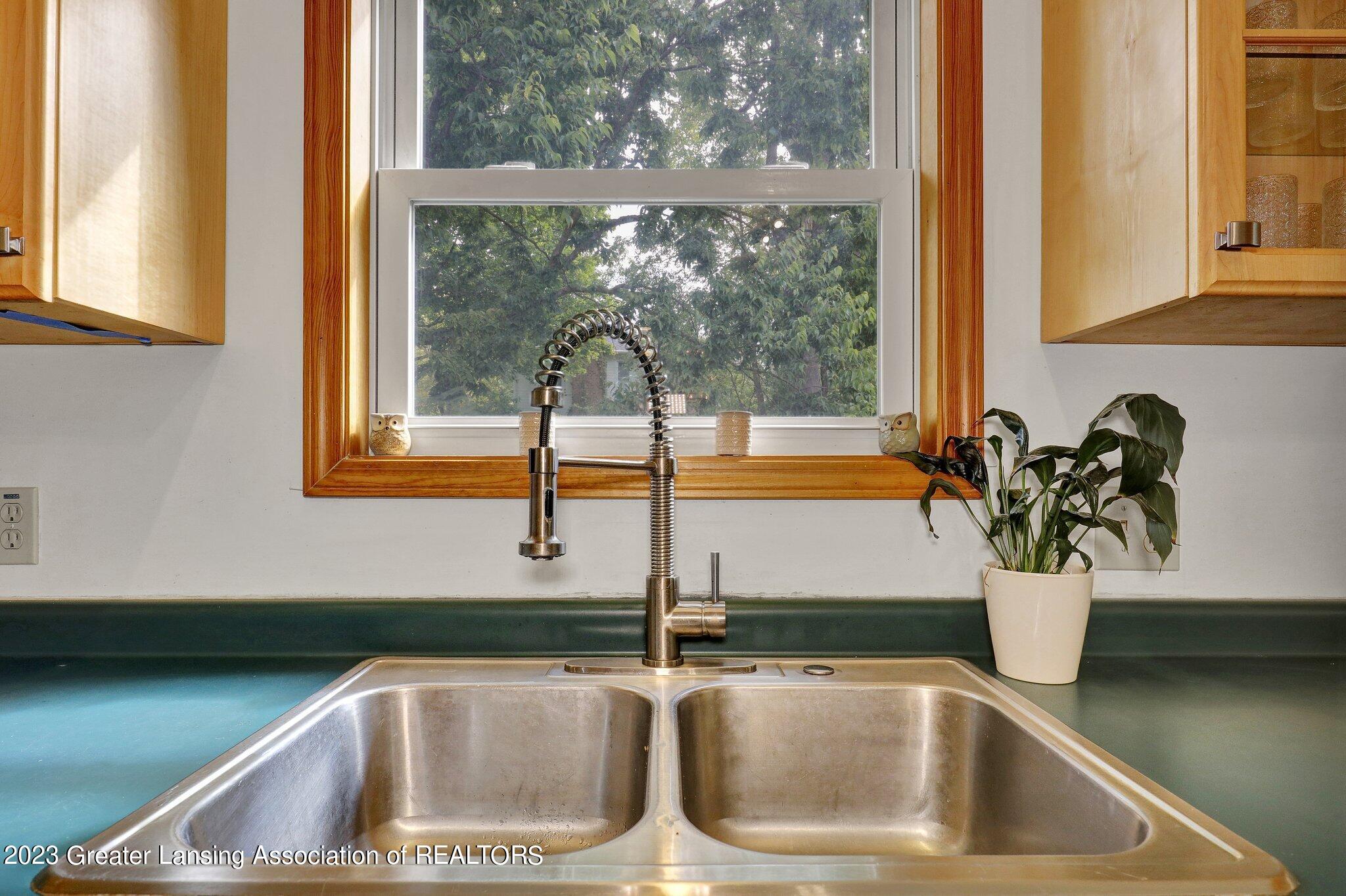 5975 Horstmeyer Road Lansing, MI 48911 - Photo 9 of 43 kitchen window