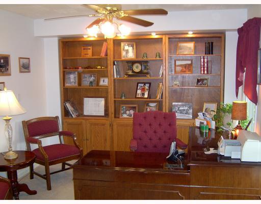 543 Parker Road Sarver, PA 16055 - Photo 4 of 8 Living Room.