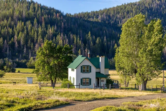 $16,900,000 | 6728 Gazelle Callahan Road, Callahan, CA 96014