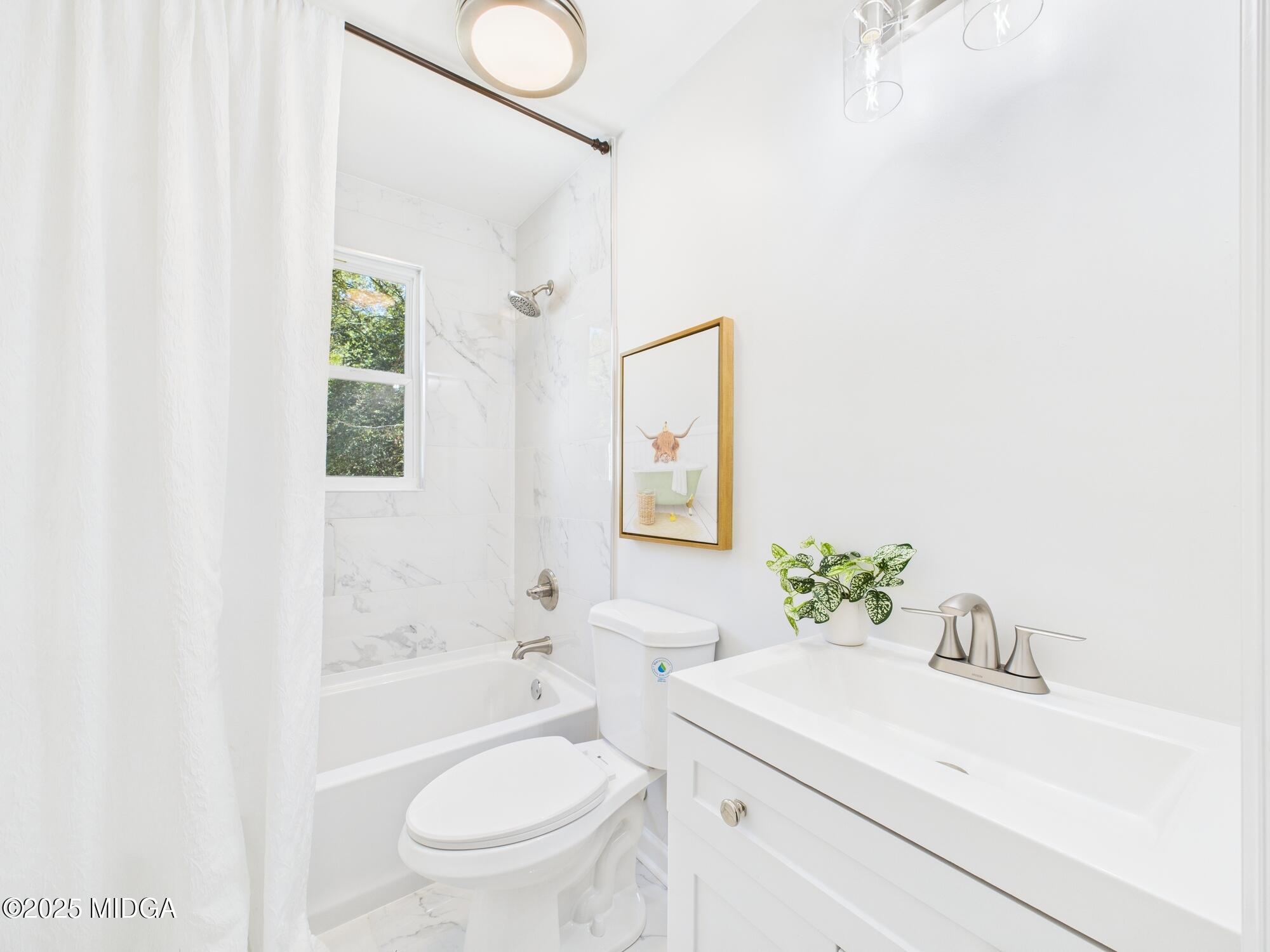 2471 Old Holton Road Macon, GA 31204 - Photo 22 of 34 a bathroom with a sink a toilet and shower