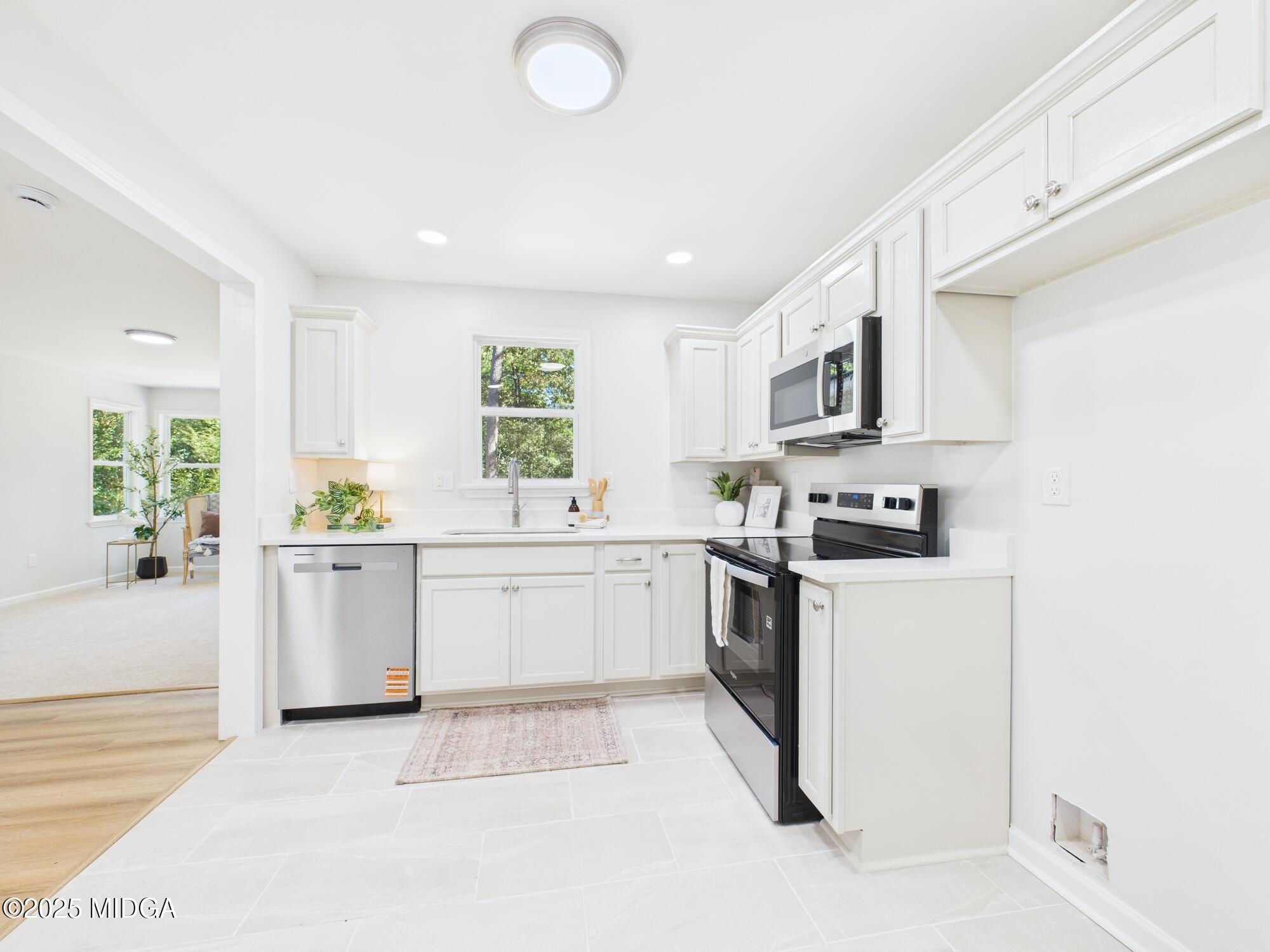 2471 Old Holton Road Macon, GA 31204 - Photo 10 of 34 a kitchen with stove cabinets and a sink