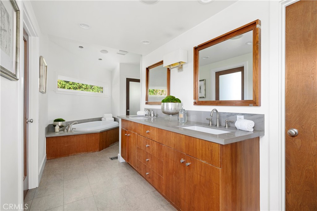 9625 Oak Pass Road Beverly Hills, CA 90210 - Photo 13 of 30