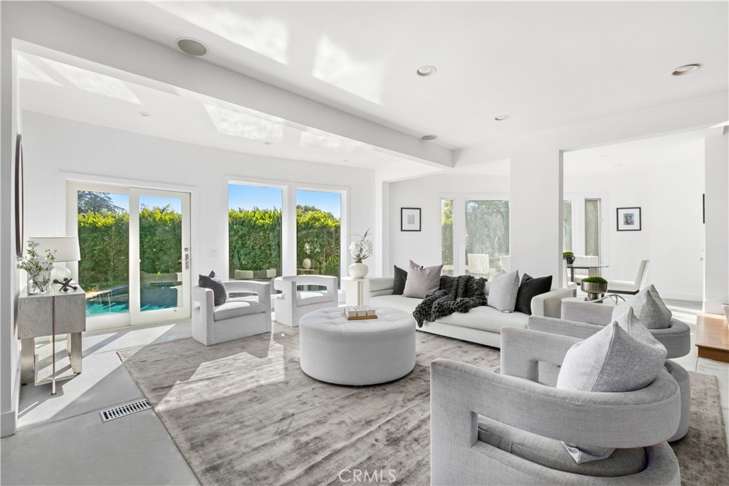 9625 Oak Pass Road Beverly Hills, CA 90210 - Photo 3 of 30