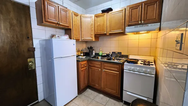 $1,200 | 4764 North Virginia Avenue, Unit 307, Chicago, IL 60625