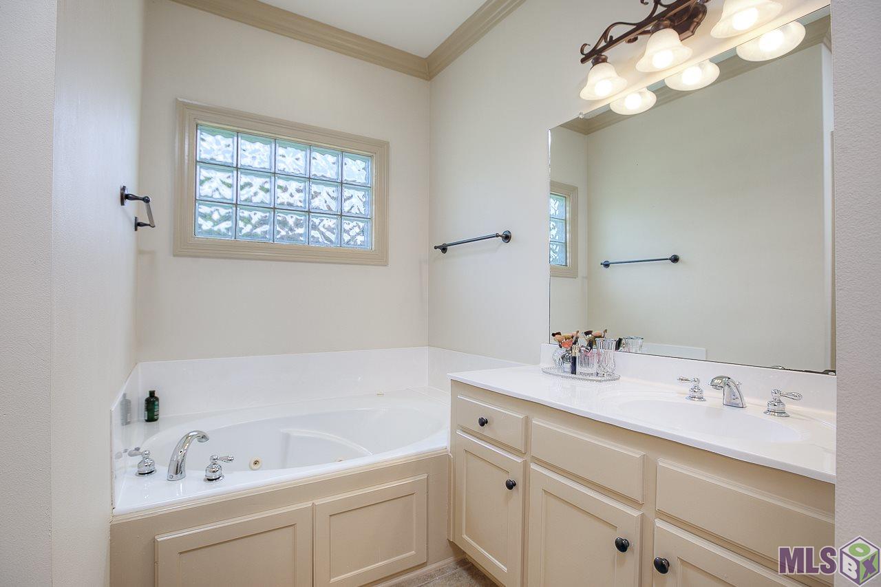 10209 Springtree Avenue Baton Rouge, LA 70810 - Photo 15 of 22 Gallery Image 15