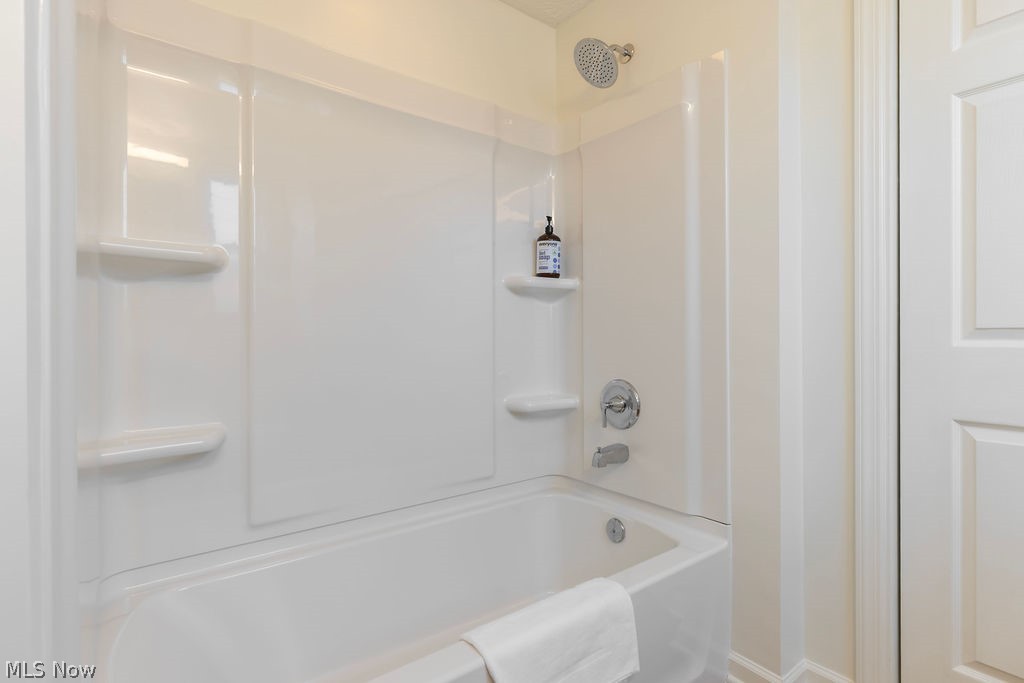 4210 Clinton Avenue Cleveland, OH 44113 - Photo 17 of 35