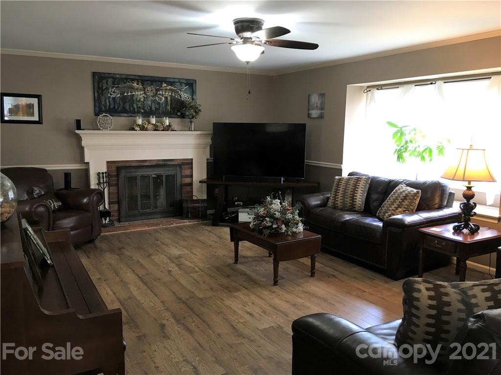 3609 Falling Creek Road Hickory, NC 28601 - Photo 4 of 34 Gallery Image 4
