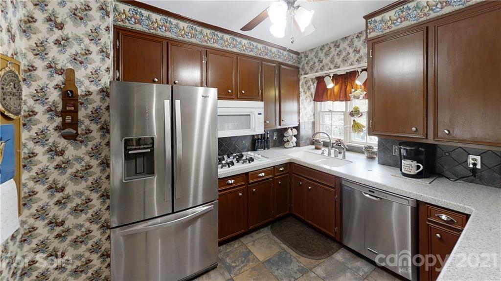 3609 Falling Creek Road Hickory, NC 28601 - Photo 7 of 34 Gallery Image 7