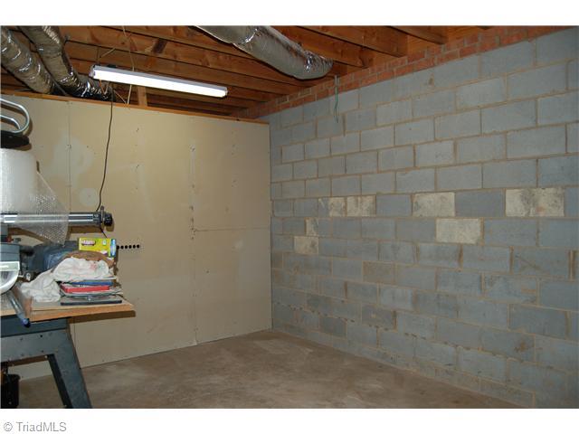 613 Springwood Road Asheboro, NC 27205 - Photo 14 of 16 Workshop.