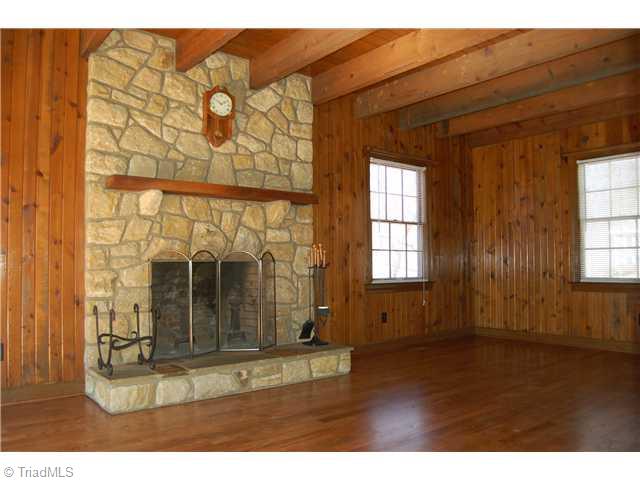 613 Springwood Road Asheboro, NC 27205 - Photo 3 of 16 Living Room.