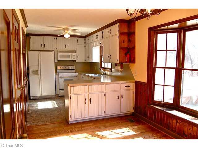 613 Springwood Road Asheboro, NC 27205 - Photo 4 of 16 Kitchen.