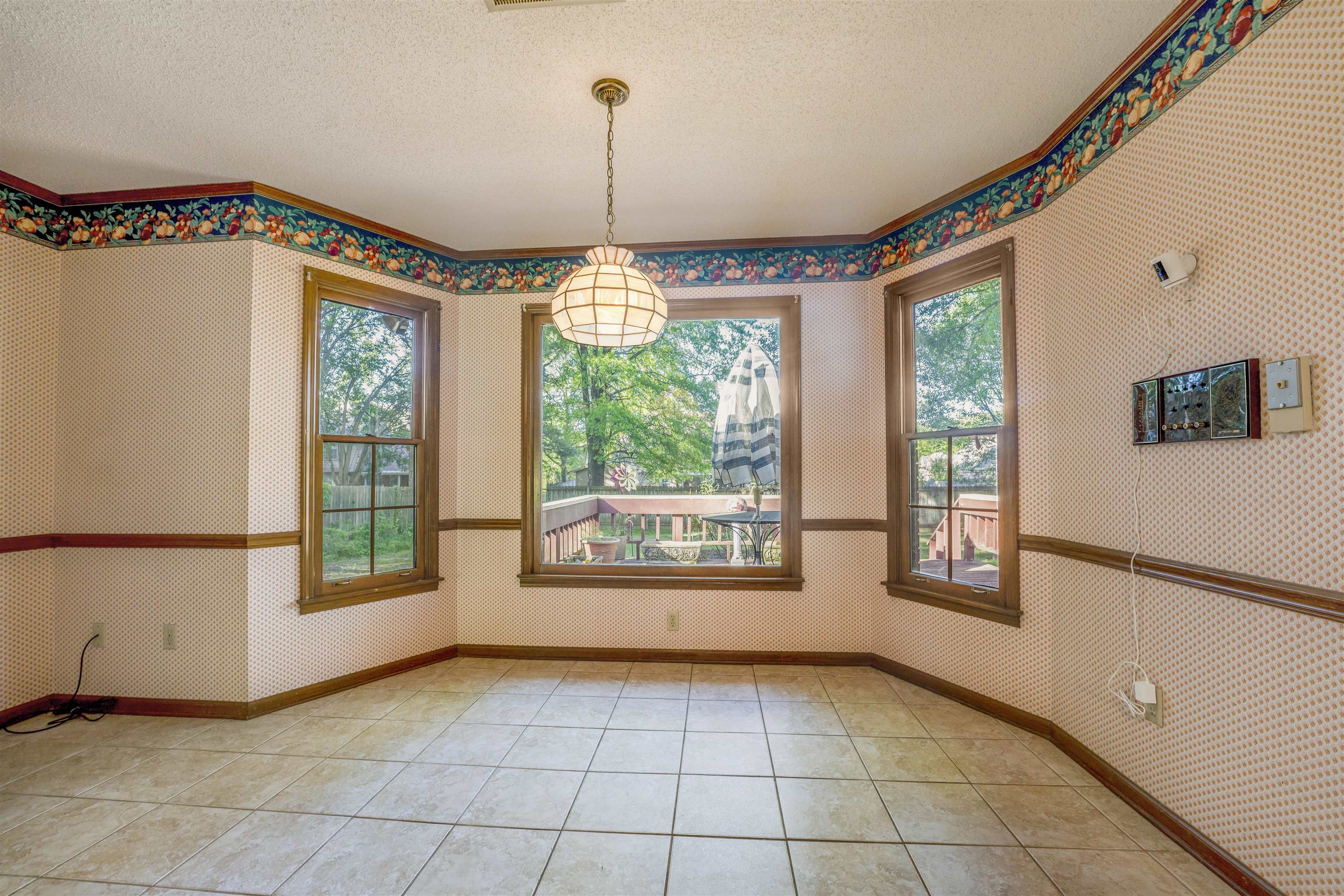 8497 Bazemore Road Memphis, TN 38018 - Photo 14 of 16 a view of an entryway with a window