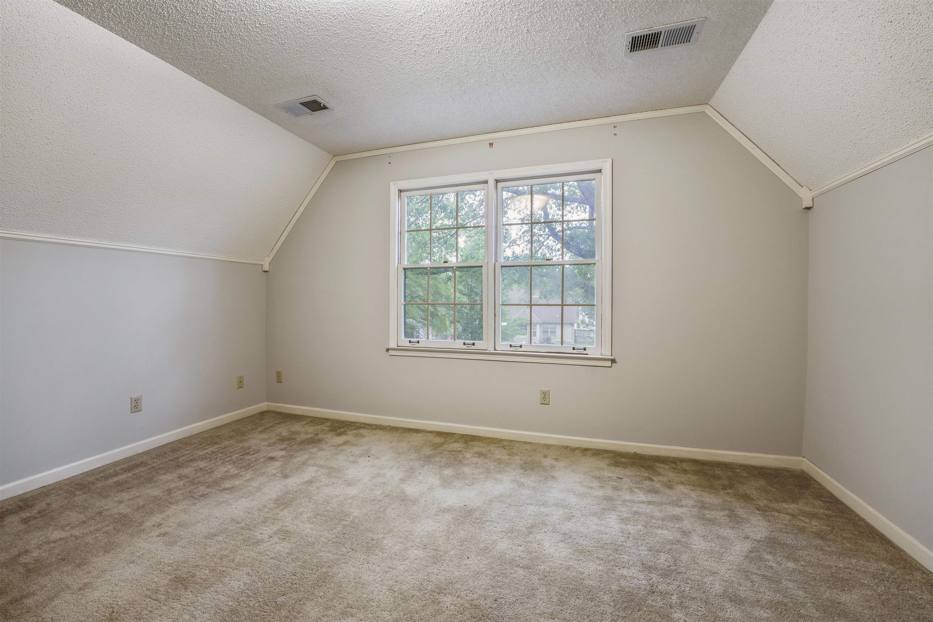 8497 Bazemore Road Memphis, TN 38018 - Photo 6 of 16 an empty room with a window