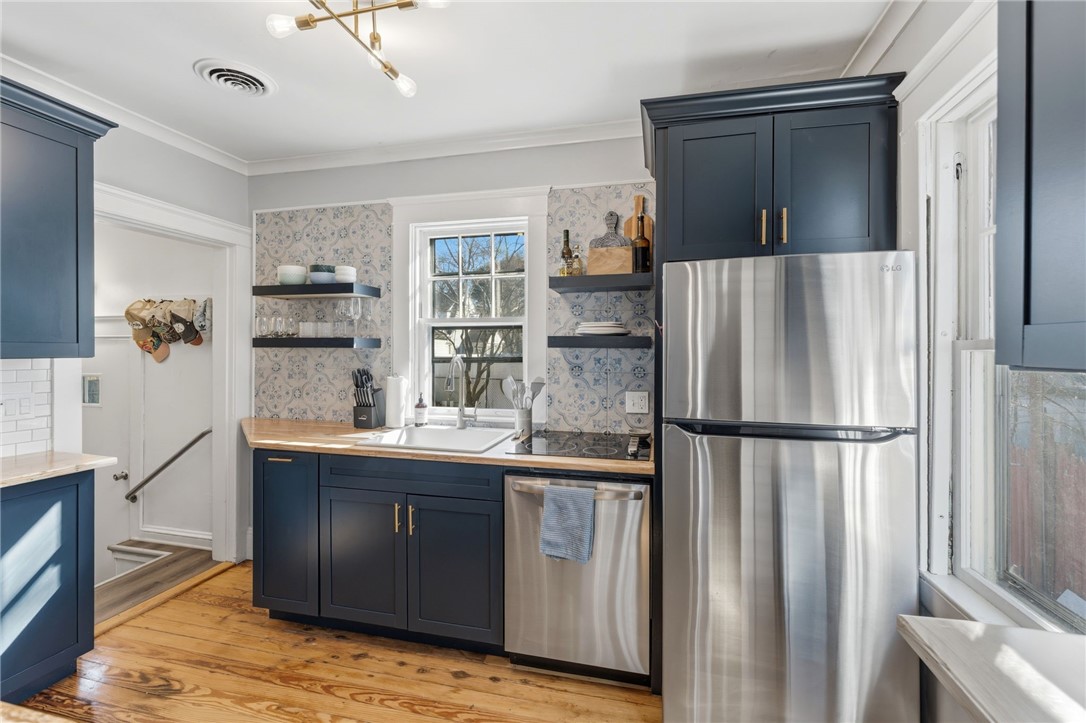 68 Packard Avenue Warwick, RI 02886 - Photo 13 of 44