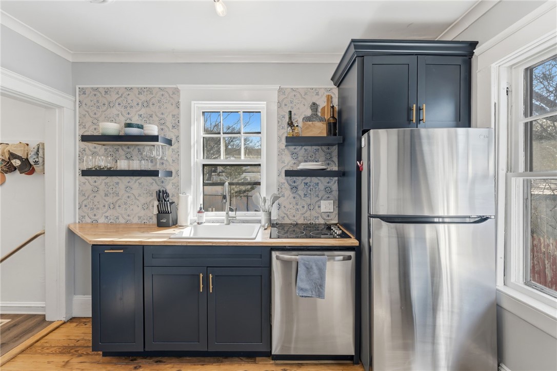 68 Packard Avenue Warwick, RI 02886 - Photo 14 of 44