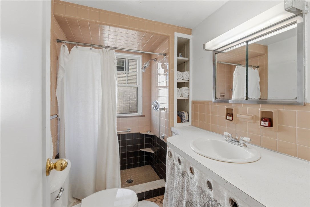 68 Packard Avenue Warwick, RI 02886 - Photo 26 of 44