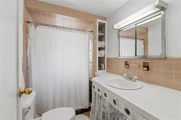 $399,000 | 68 Packard Avenue, Warwick, RI 02886