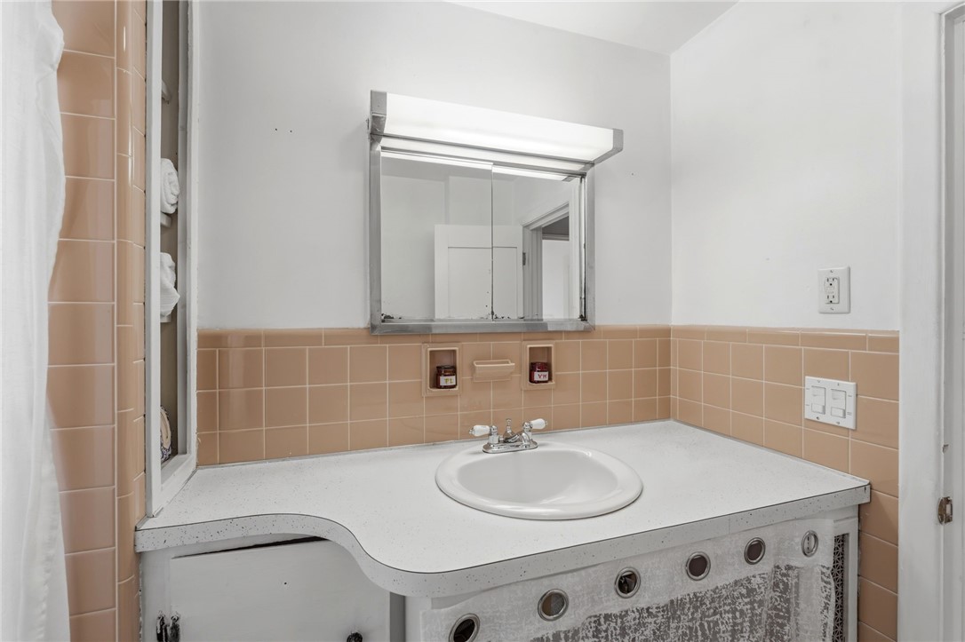 68 Packard Avenue Warwick, RI 02886 - Photo 28 of 44