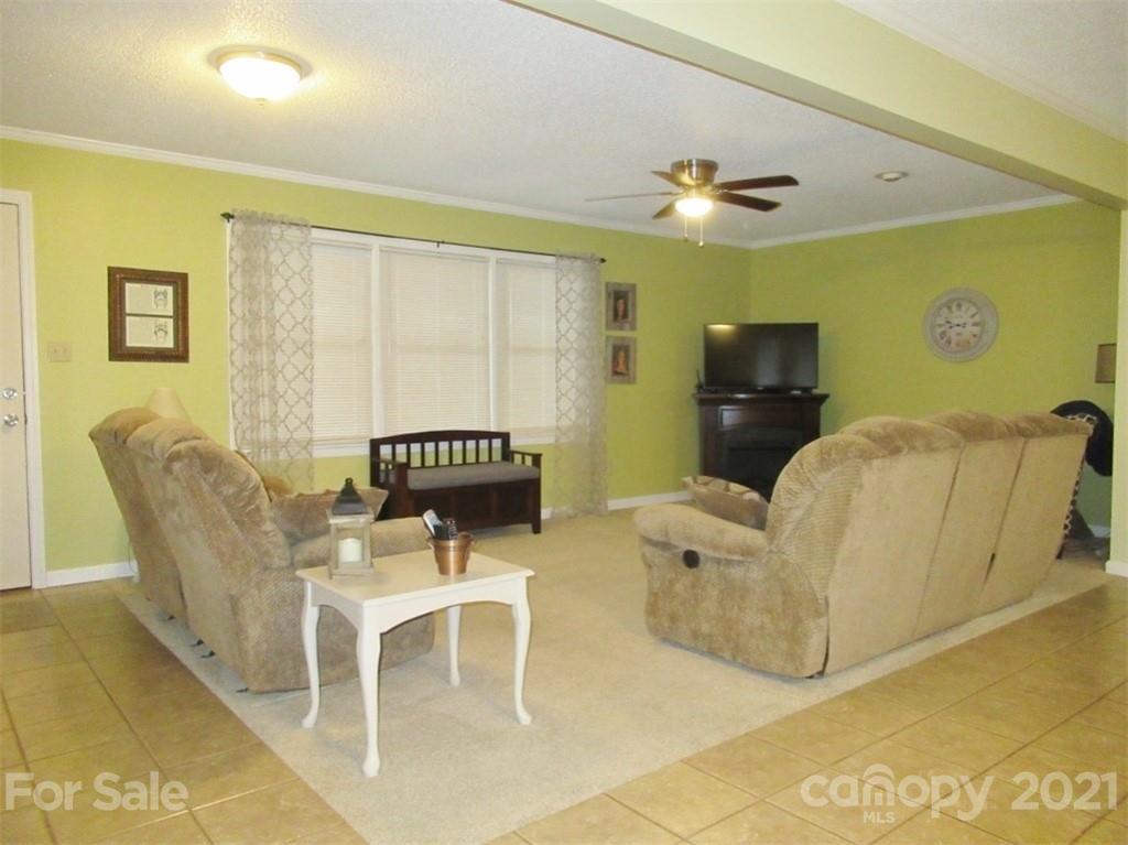 709 3rd St Place Southwest Conover, NC 28613 - Photo 4 of 28 Gallery Image 4