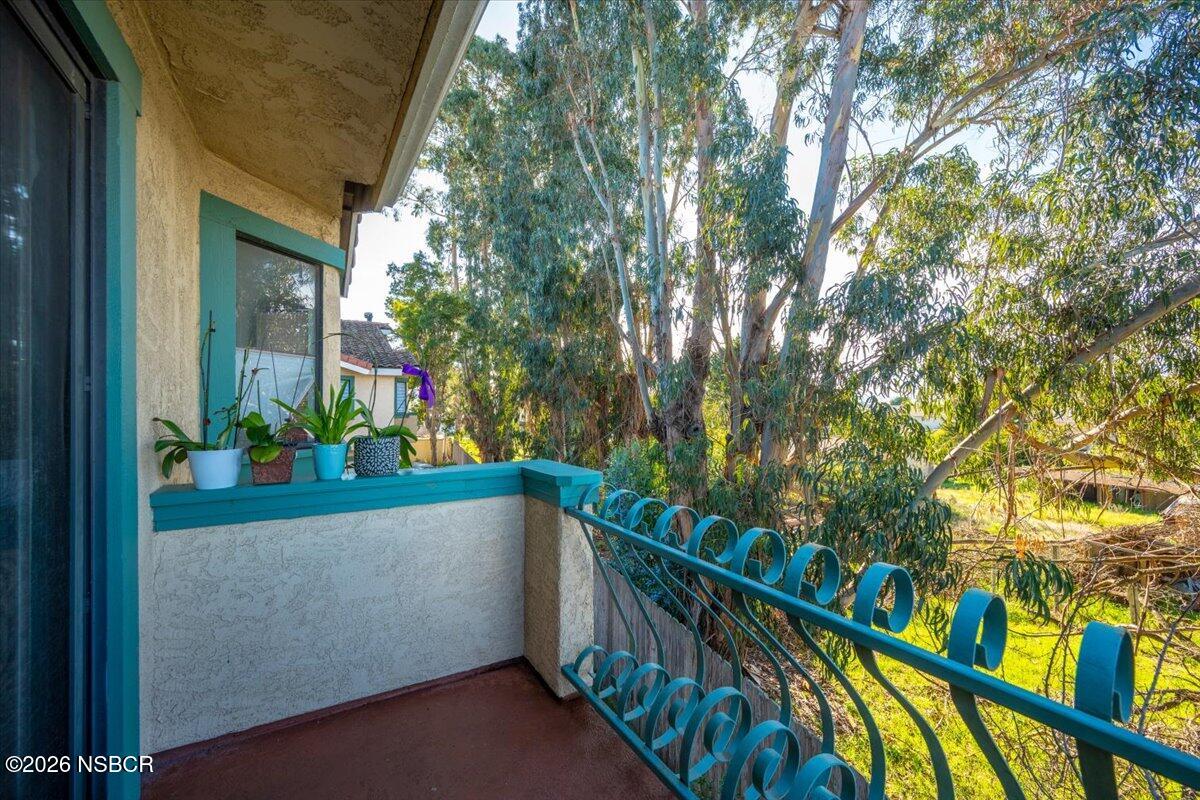 1277 Belridge Street, Unit 6A Oceano, CA 93445 - Photo 10 of 27 18-Balcony