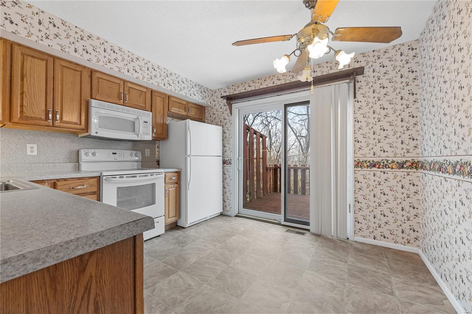 2343 Hidden Meadow Lane Ballwin, MO 63021 - Photo 4 of 15