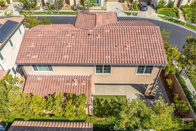 a view of entryway with outdoor space