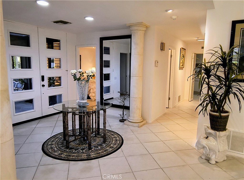 6 Whittier Court Rancho Mirage, CA 92270 - Photo 13 of 74 ENTRY FOYER 2