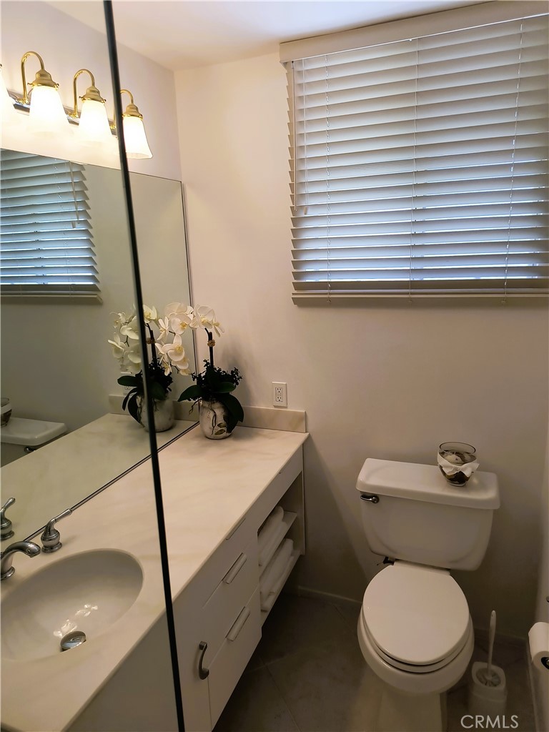 6 Whittier Court Rancho Mirage, CA 92270 - Photo 14 of 70 GUEST BATHROOM 1