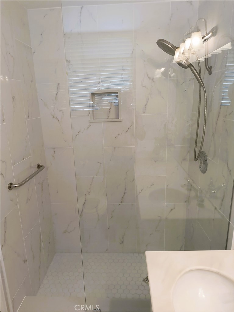 6 Whittier Court Rancho Mirage, CA 92270 - Photo 15 of 70 GUEST BATHROOM 2