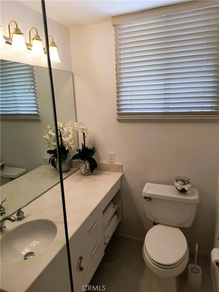 6 Whittier Court Rancho Mirage, CA 92270 - Photo 16 of 74 GUEST BATHROOM 1