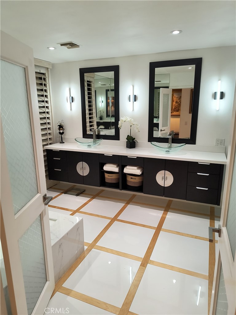 6 Whittier Court Rancho Mirage, CA 92270 - Photo 40 of 74 PRIMARY BATHROOM 1