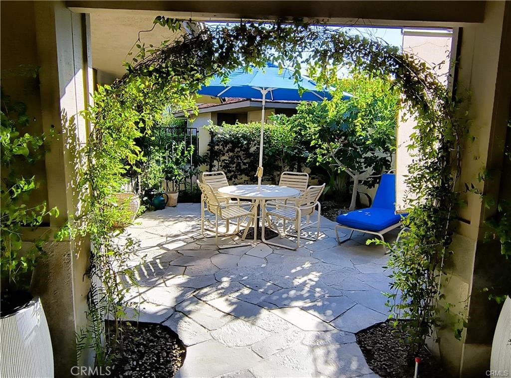 6 Whittier Court Rancho Mirage, CA 92270 - Photo 7 of 70 FRONT PATIO 1
