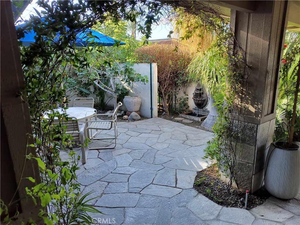 6 Whittier Court Rancho Mirage, CA 92270 - Photo 8 of 70 FRONT PATIO 2