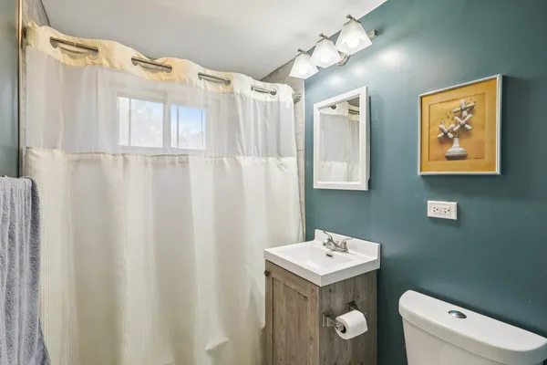 $180,000 | 38528 North Drexel Boulevard, Antioch, IL 60002