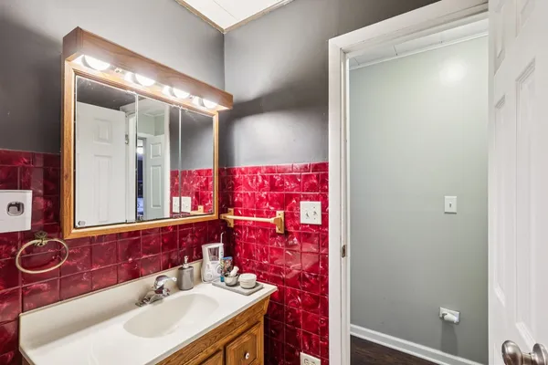 $180,000 | 38528 North Drexel Boulevard, Antioch, IL 60002