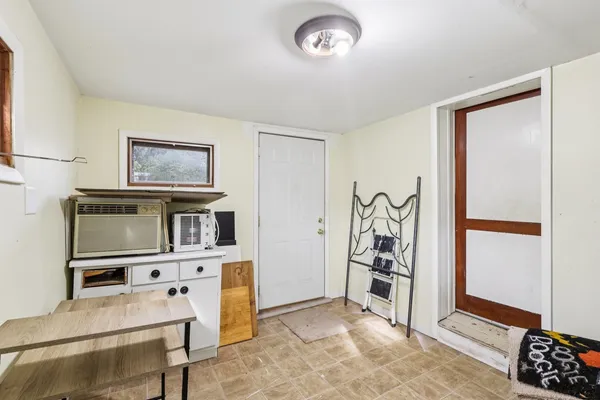 $180,000 | 38528 North Drexel Boulevard, Antioch, IL 60002