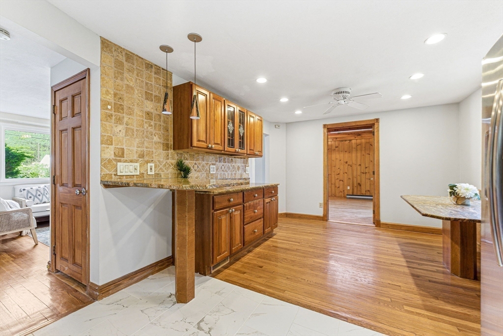 33 Wallace Road Wayland, MA 01778 - Photo 11 of 29