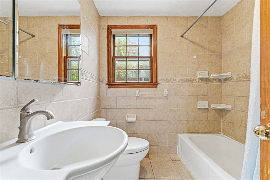 33 Wallace Road Wayland, MA 01778 - Photo 14 of 29