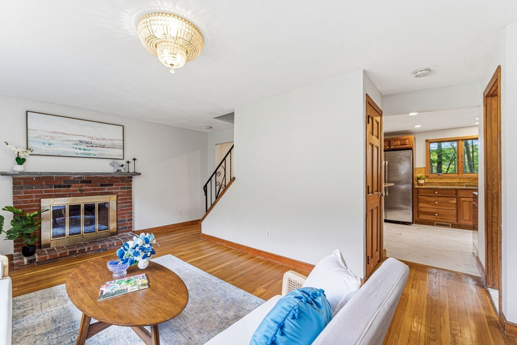 33 Wallace Road Wayland, MA 01778 - Photo 5 of 29