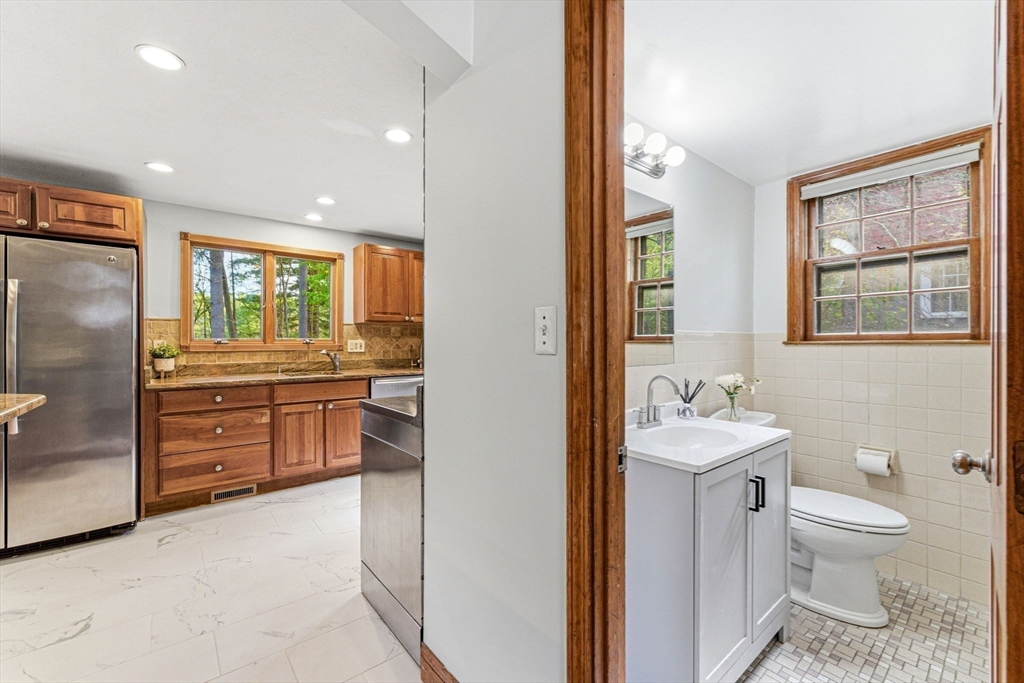 33 Wallace Road Wayland, MA 01778 - Photo 7 of 29