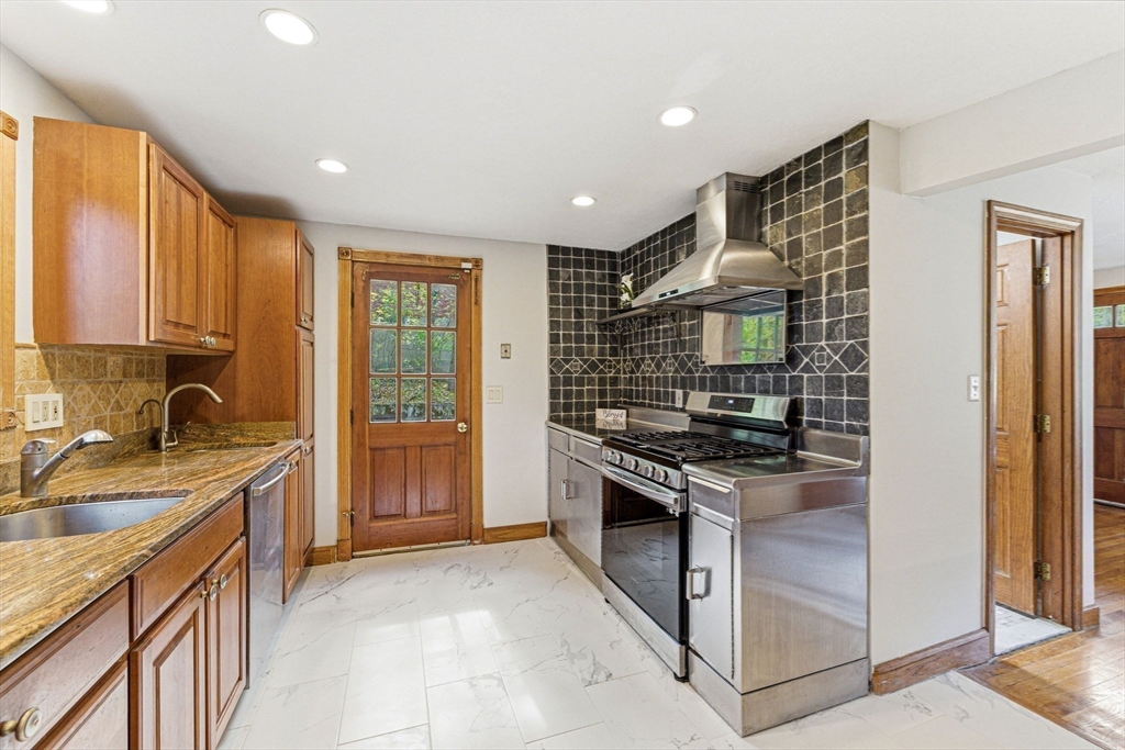 33 Wallace Road Wayland, MA 01778 - Photo 10 of 29