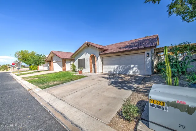 $414,999 | 12243 South Chippewa Drive, Phoenix, AZ 85044