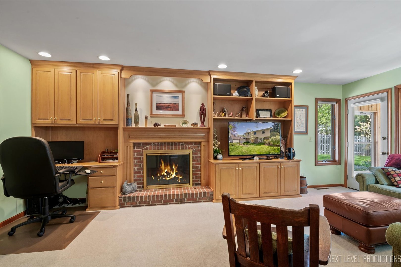 524 North Tyler Road St. Charles, IL 60174 - Photo 10 of 32 a livingroom with furniture fireplace and a window