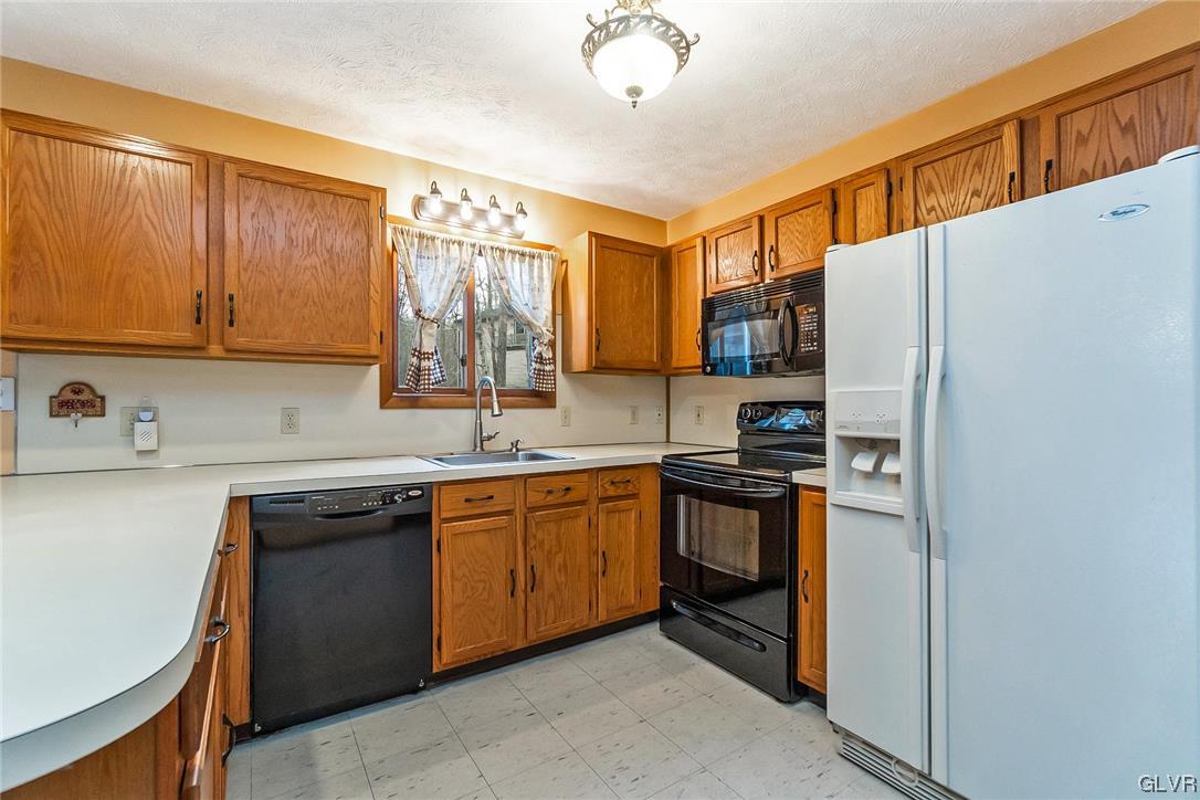 5611 Decker Road Bushkill, PA 18324 - Photo 11 of 49