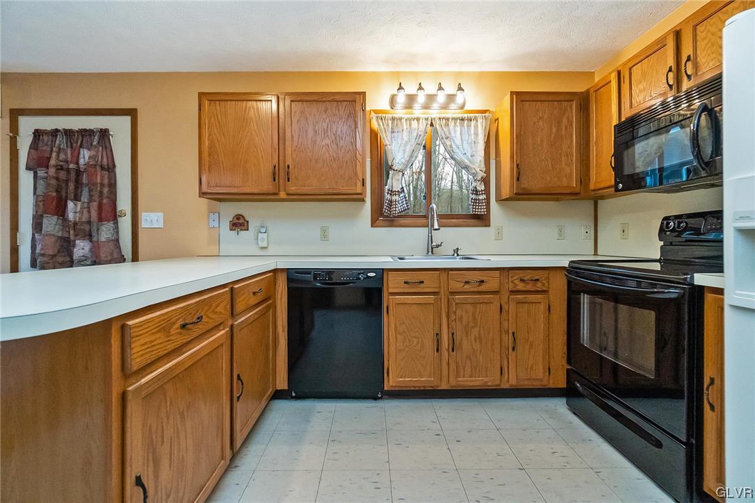 5611 Decker Road Bushkill, PA 18324 - Photo 12 of 49