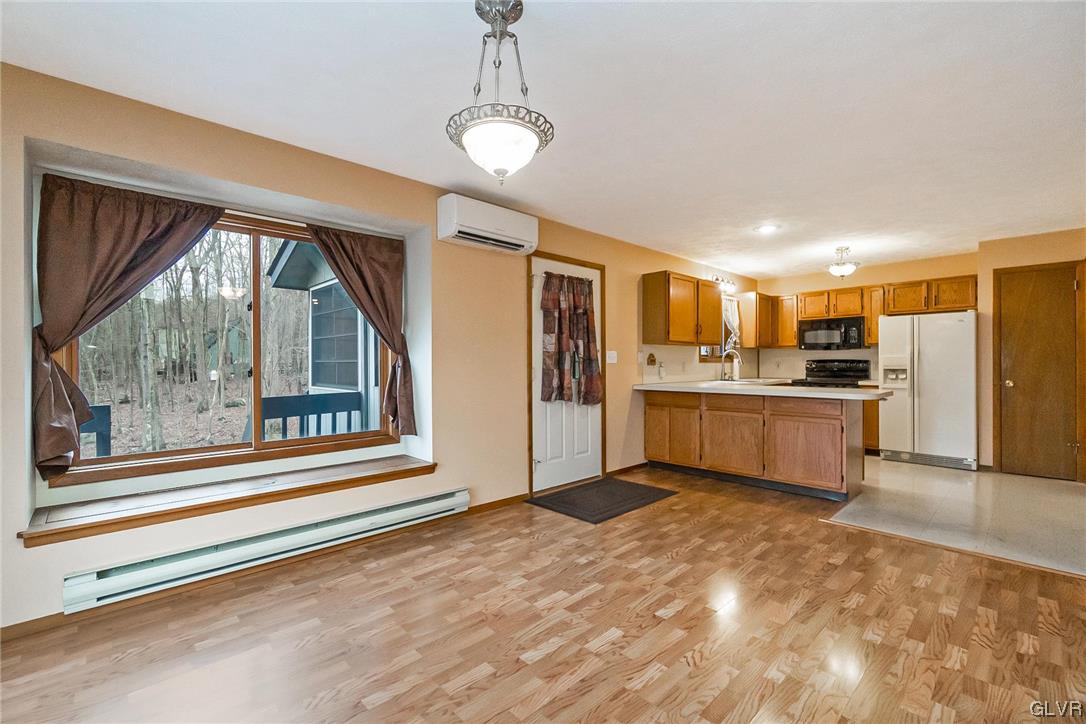 5611 Decker Road Bushkill, PA 18324 - Photo 5 of 49 Dining Area