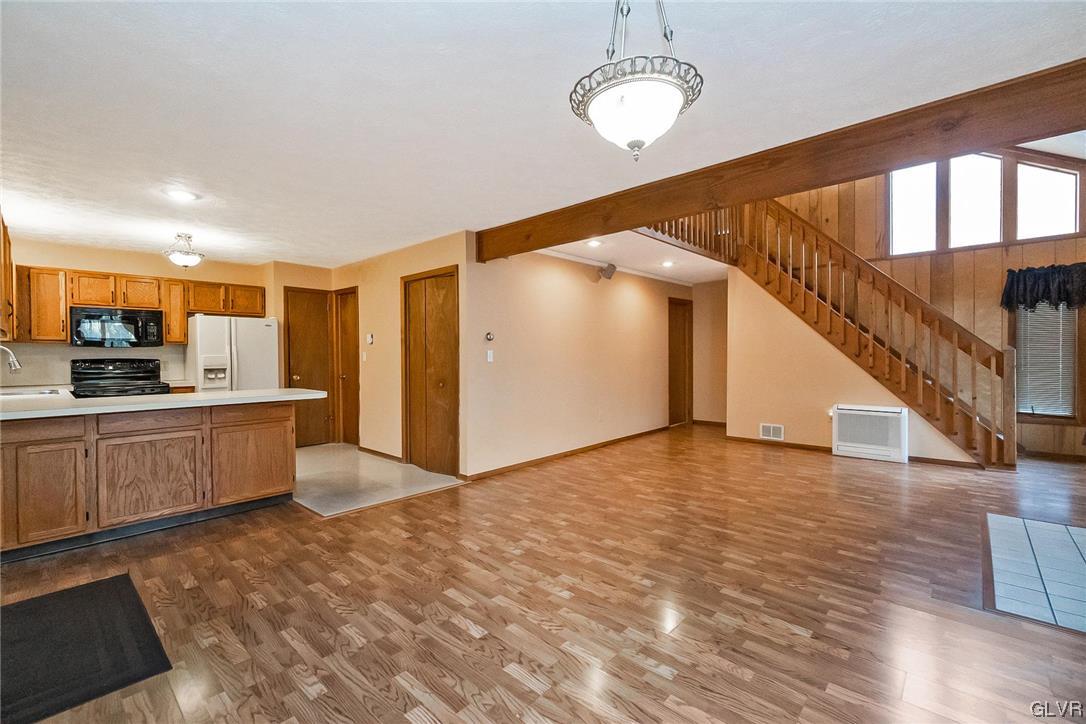5611 Decker Road Bushkill, PA 18324 - Photo 6 of 49