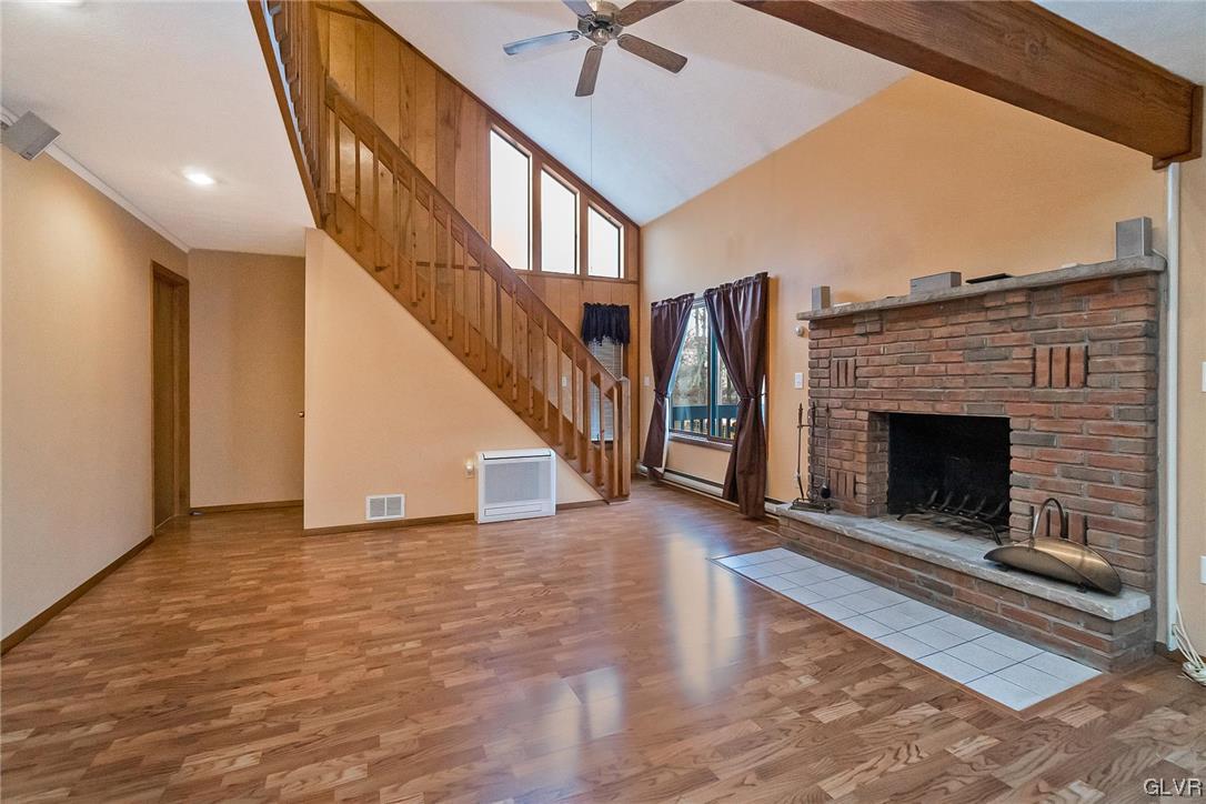 5611 Decker Road Bushkill, PA 18324 - Photo 8 of 49 Living Room