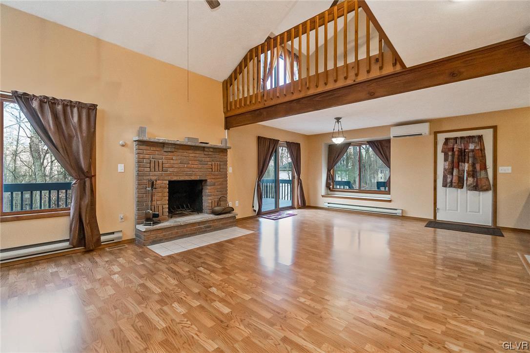 5611 Decker Road Bushkill, PA 18324 - Photo 9 of 49 Living Room